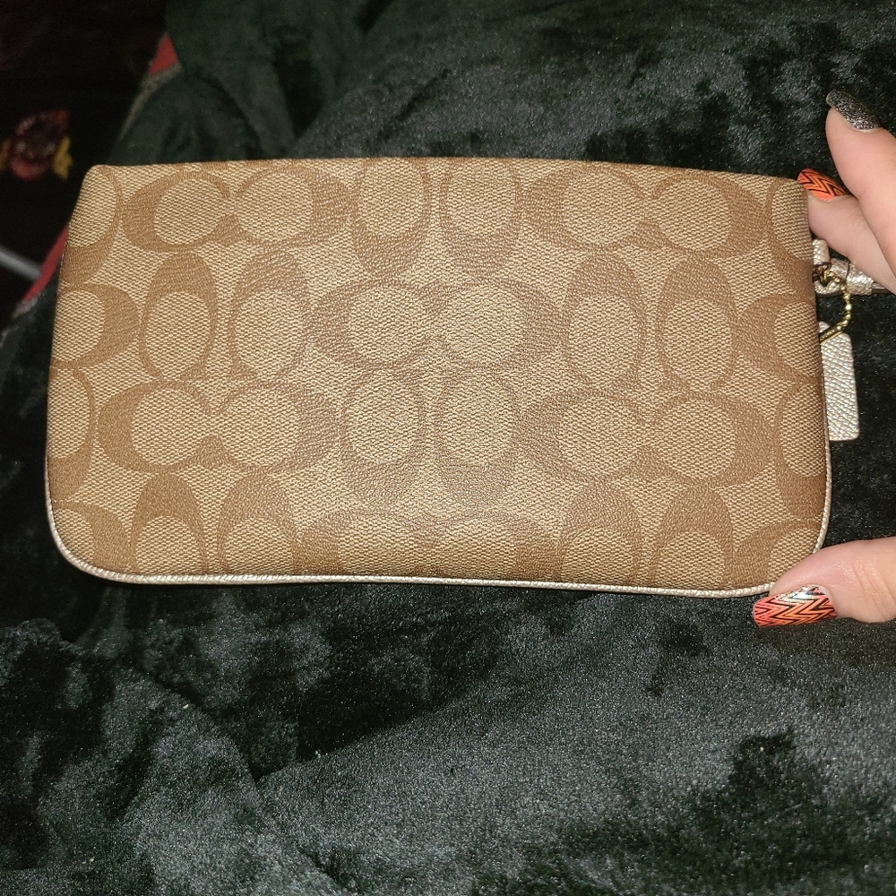 Coach Wristlet - Picture 9 of 13
